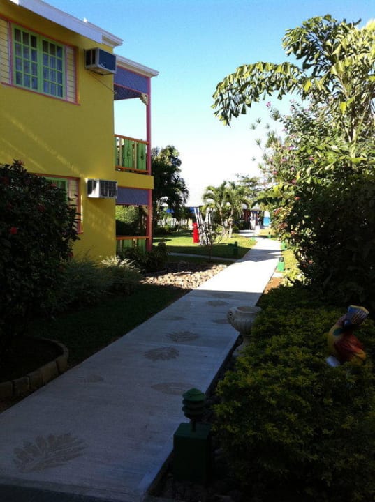 Weg zum Strand Hotel Grand Pineapple Beach Negril