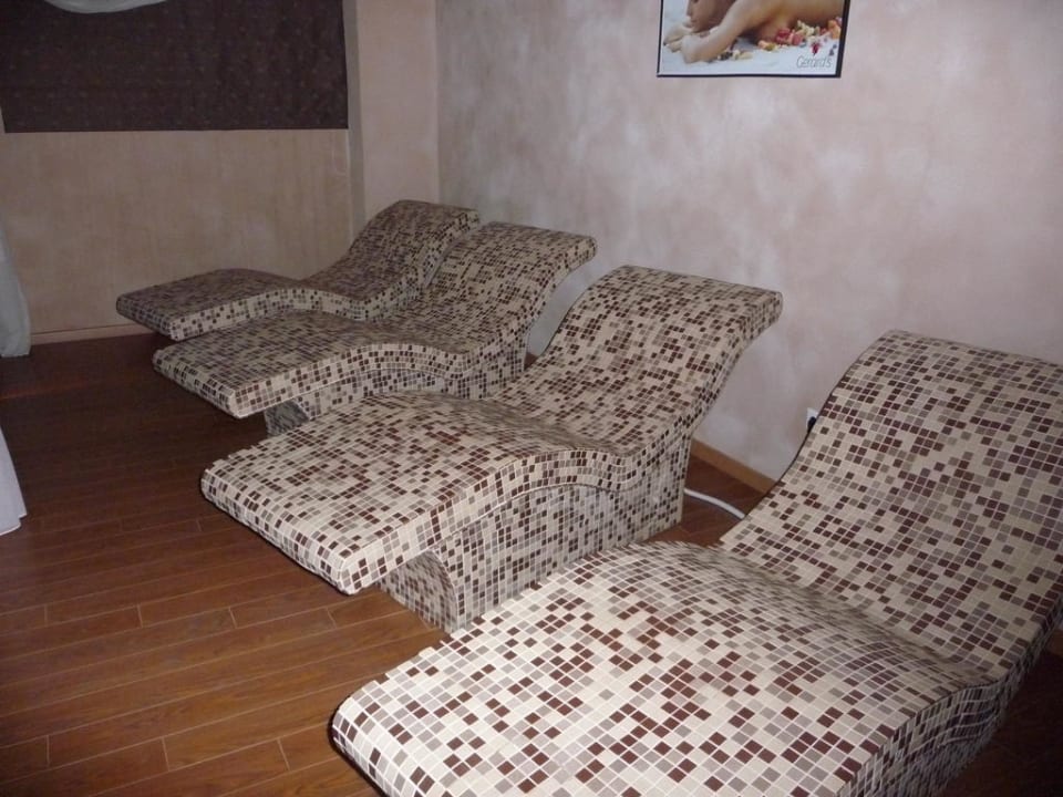 Relaxliegen im Welnessbereich Atlantica Belvedere Resort