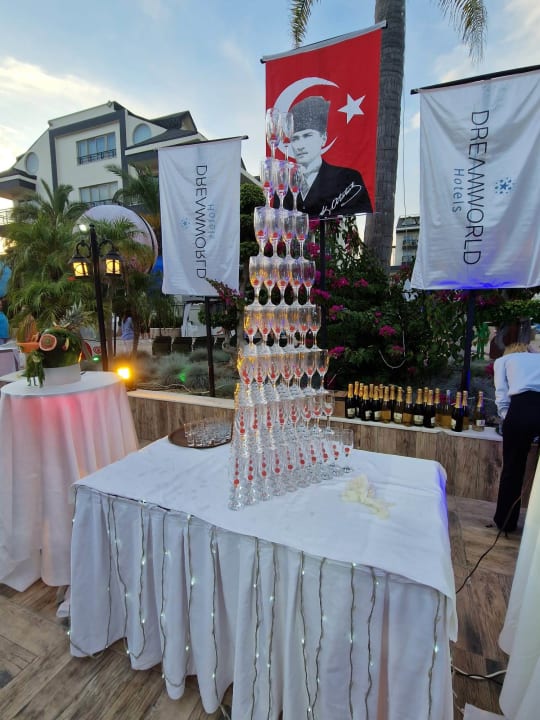 Gastro Dream World Palace Hotel