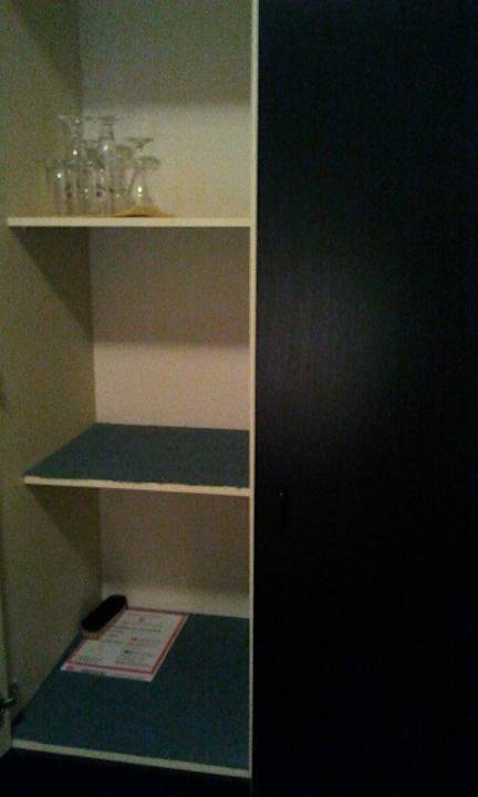 Teppich im Kleiderschrank Hotel Park ISA