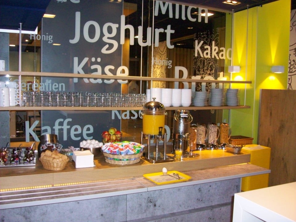 Reichhaltiges Frühstück ibis budget Berlin City Potsdamer Platz