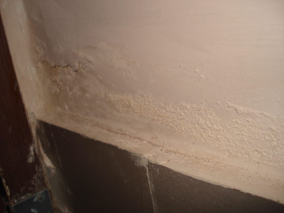 Wasserschaden im Zimmer Atlantica Mikri Poli Crete