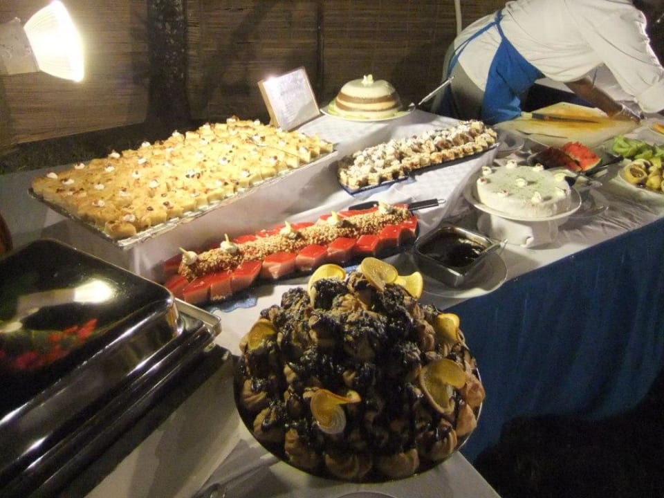 Nachspeisenbuffet beim Barbecue Neptune Village Beach Resort & Spa