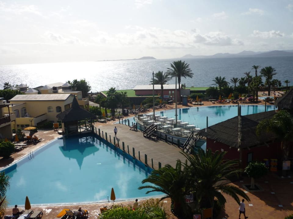 Blick auf den Pool H10 Rubicón Horizons Collection