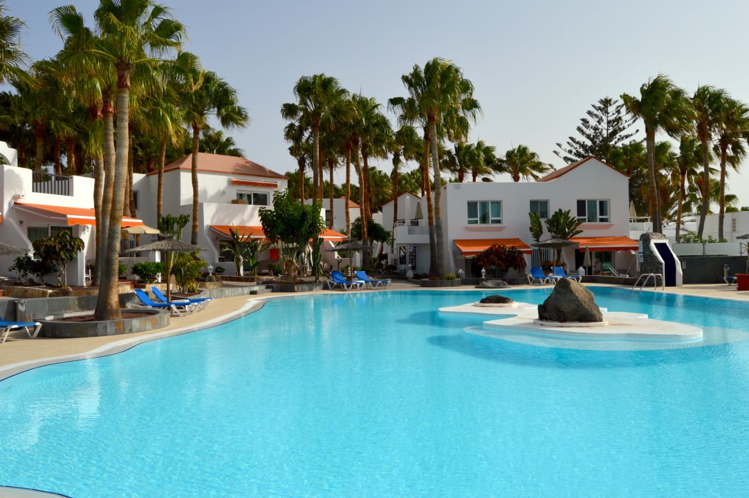 Pool Bahia Calma Beach