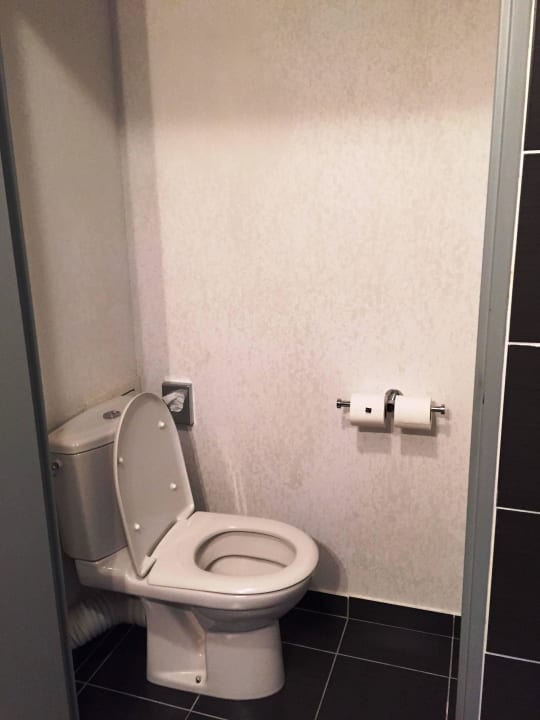 WC abgeschlossener Bereich durch Tür zum Bad Le Domaine de Pont Aven Art Gallery Resort