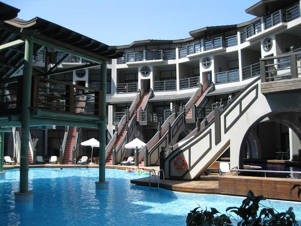 Familien Pool mit Suiten Limak Lara Deluxe Hotel & Resort