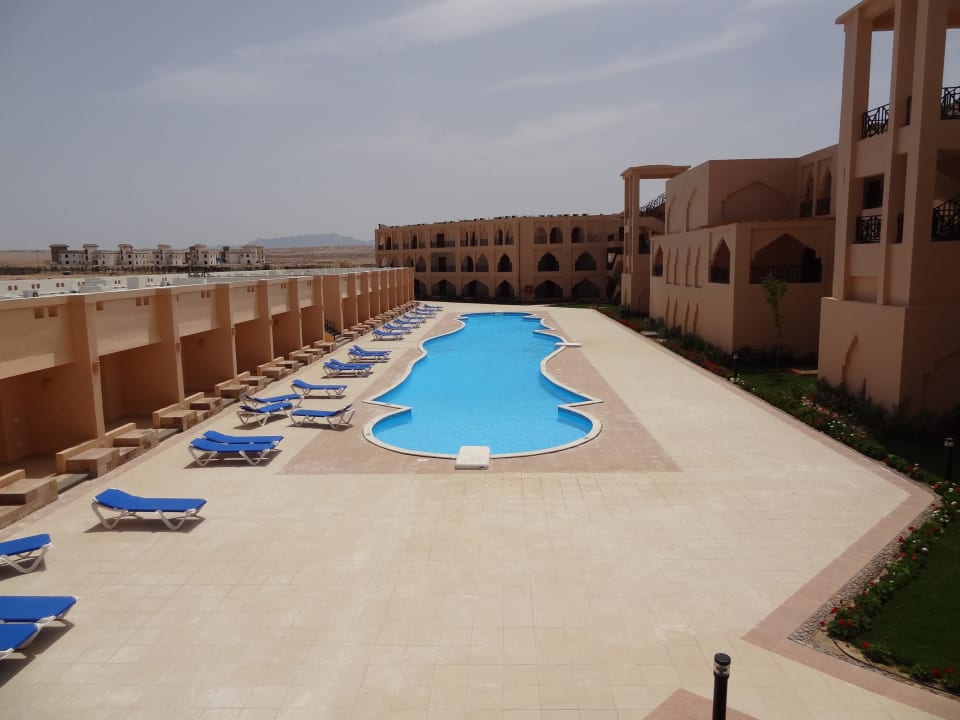 "Kleiner" 50m Pool hinter der Anlage (4 stück) Jasmine Palace Resort & Spa