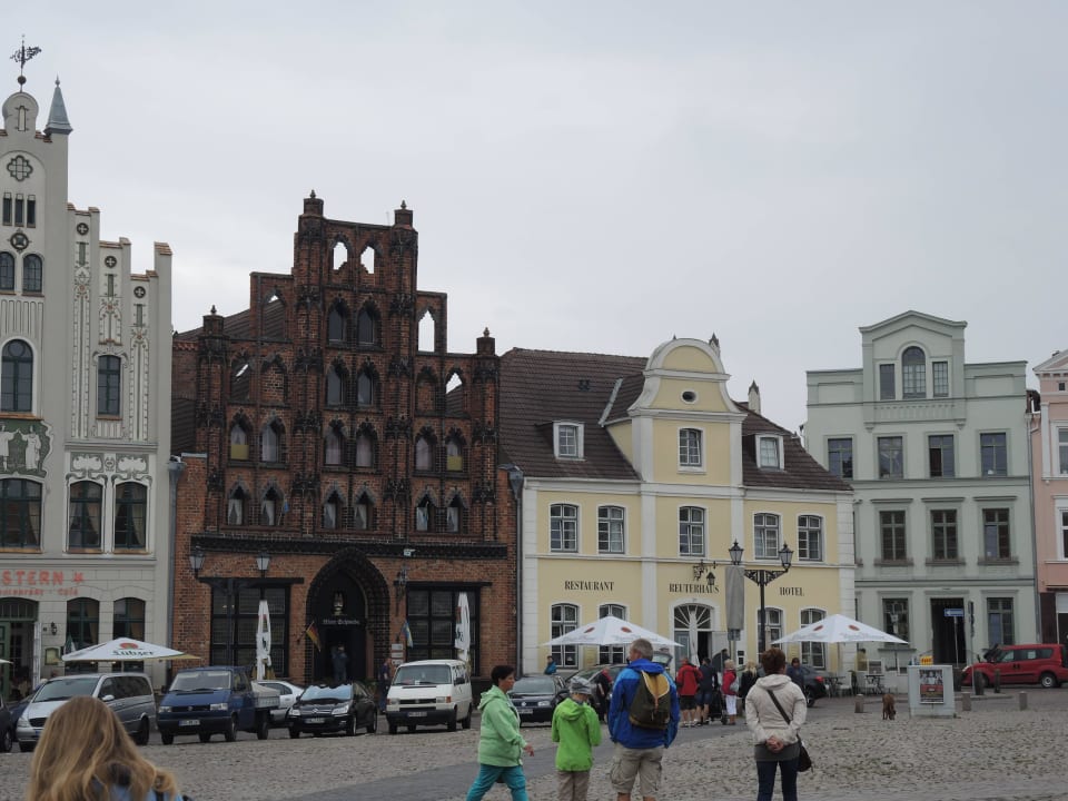 Seitliche Außenansicht mit Nachbarhotels Phönix Hotel Reuterhaus
