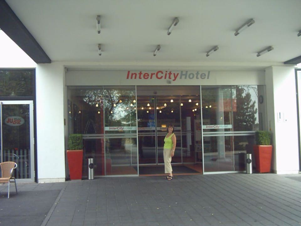Außenansicht - Eingang IntercityHotel Frankfurt Airport