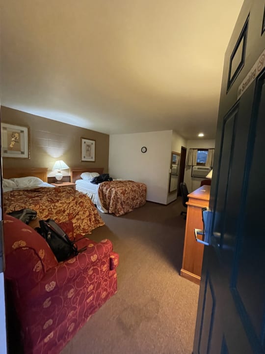 Zimmer Motel Spinning Wheel