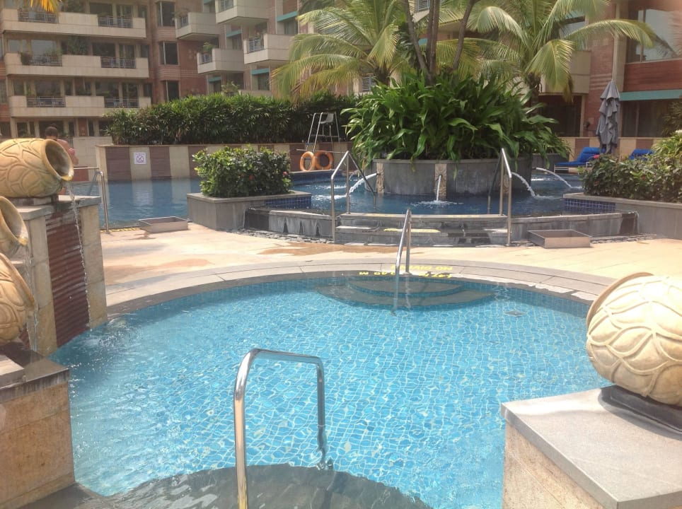 Plunge pool Hotel ITC Royal Gardenia