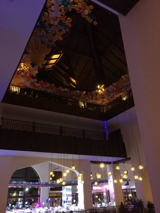 Ballons statt Feierwerk.  Steigenberger Aqua Magic