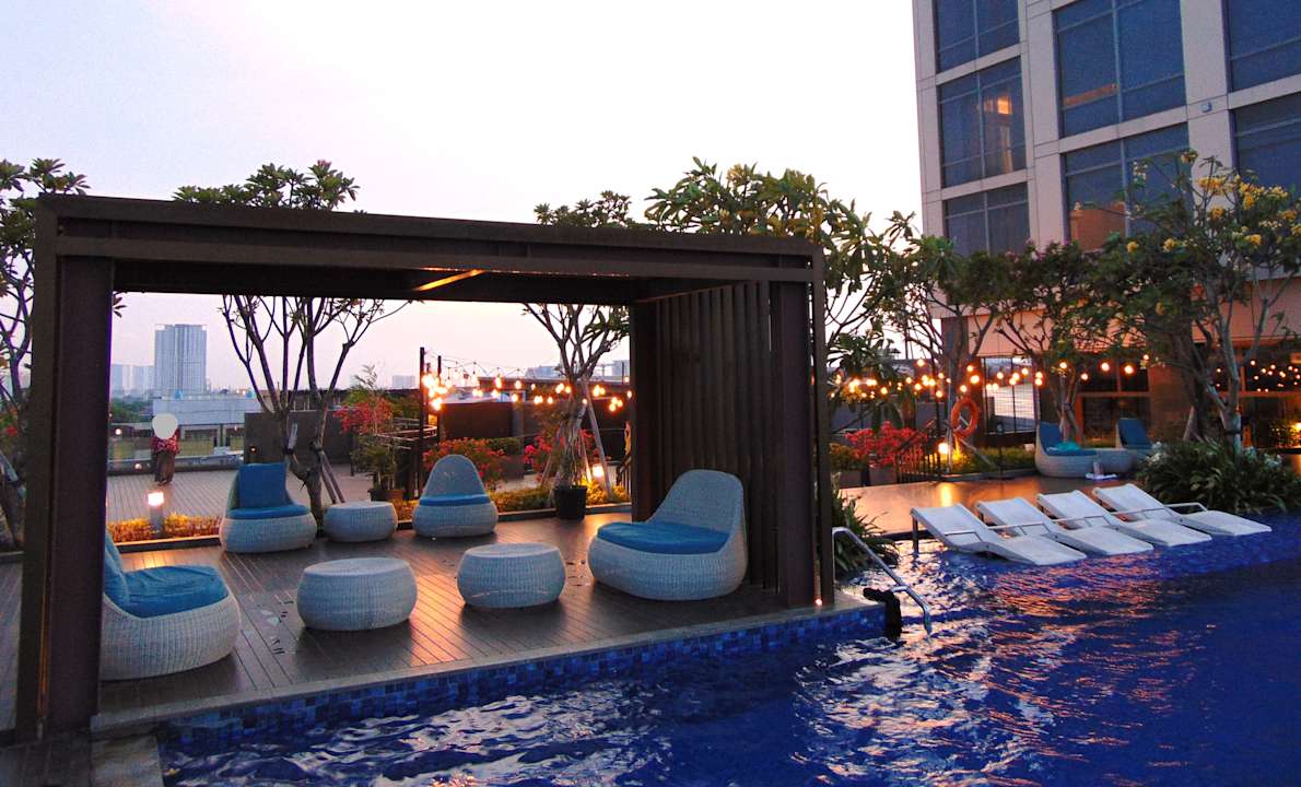 Pool Hilton Garden Inn Jakarta Taman Palem