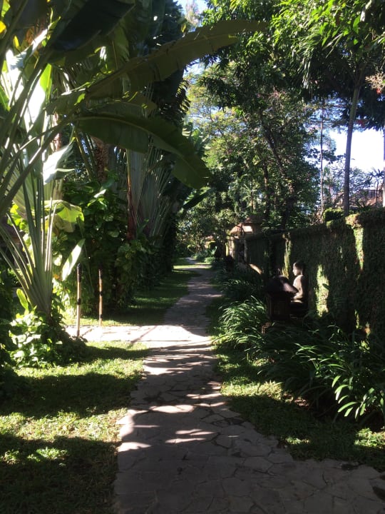 Weg zu den 11 Villen Kayumanis Sanur Private Villa & Spa