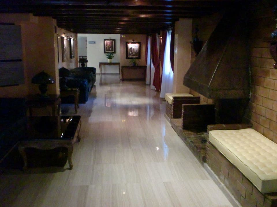 Blick von Rezeption in Lobby BQ Bulevar Paguera - Adults only