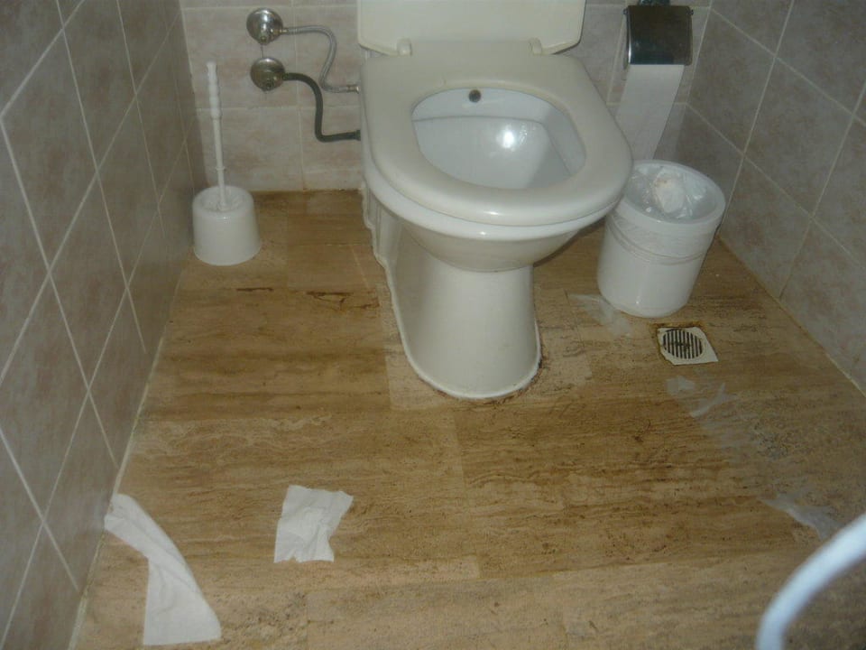 Toiletten bei der Poolanlage Asteria Family Resort Side