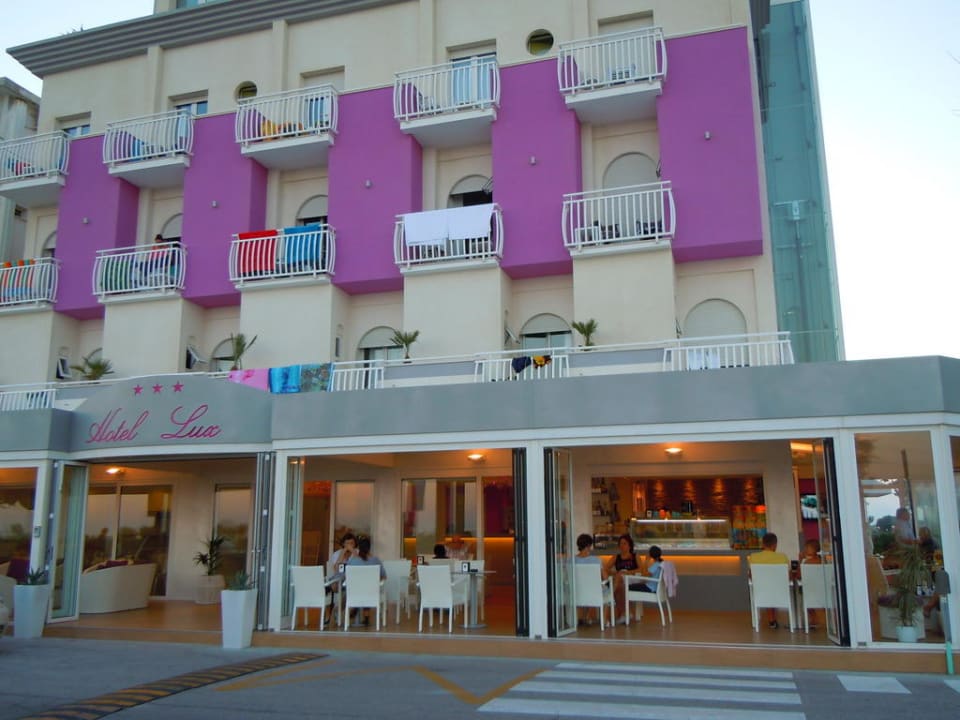Front Hotel Lux