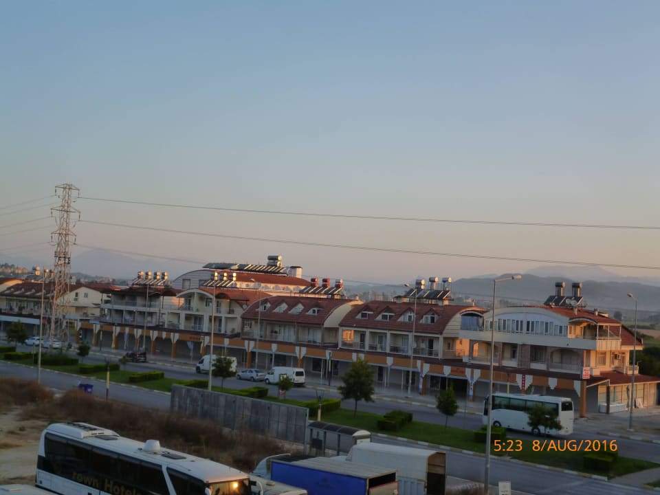 Shoppingmeile, hier lohnt es sich los zu ziehen Well Palace Side