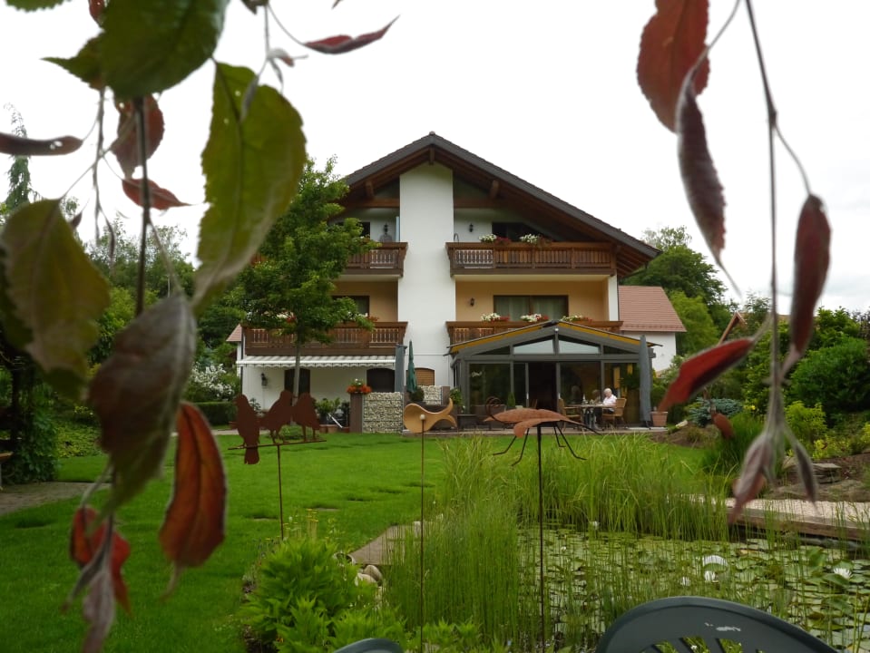 Sehr schöner Garten Hotel Felsengarten