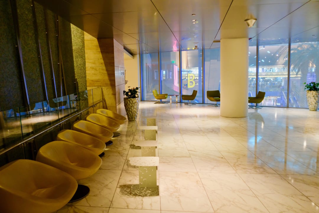 Lobby Oryx Airport Hotel