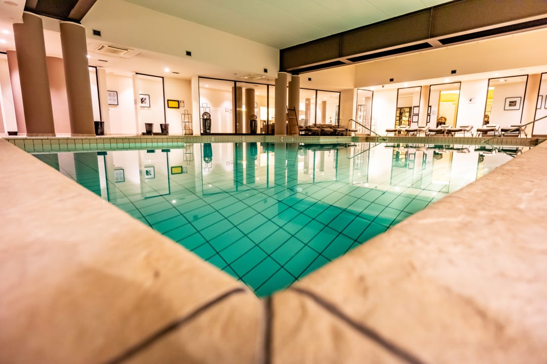 Pool Leonardo Hotel Lago di Garda – Wellness and Spa