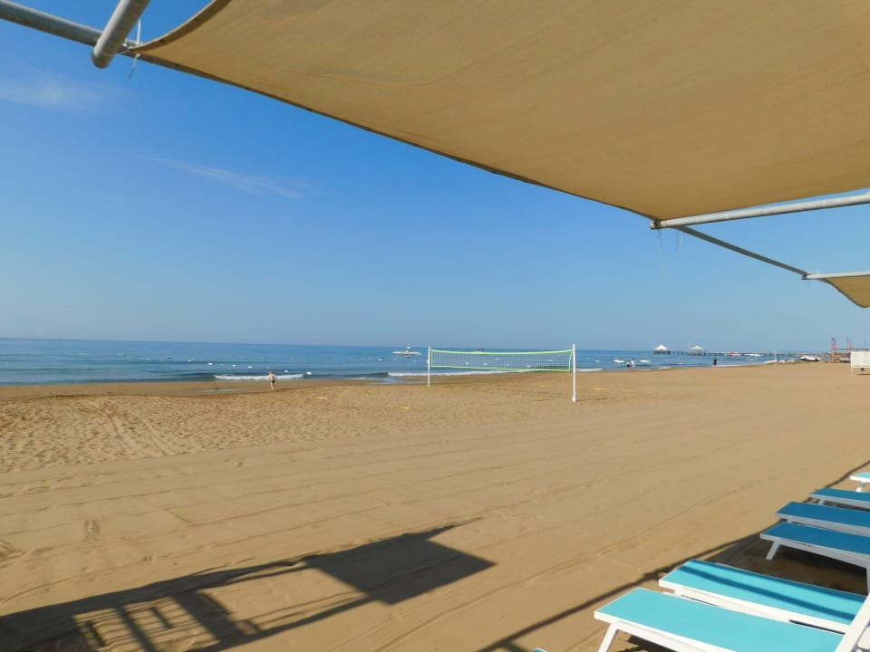 Strand Dream World Palace Hotel