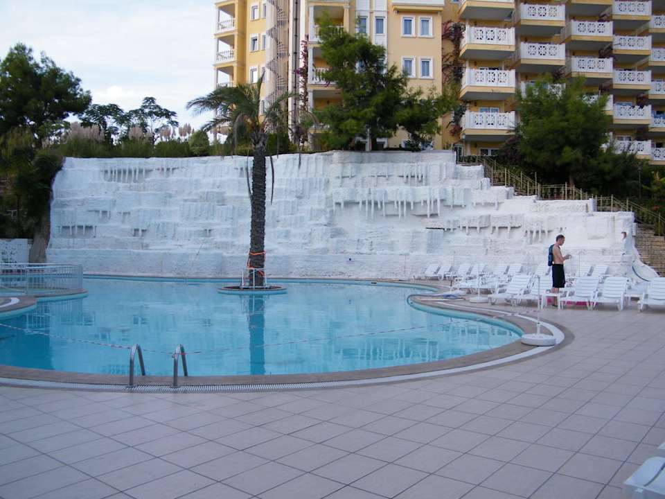 Hauptpool Larina Resort Spa & Hotel