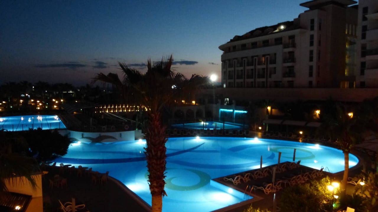 Pool bei Nacht Aydinbey Kings Palace & Spa