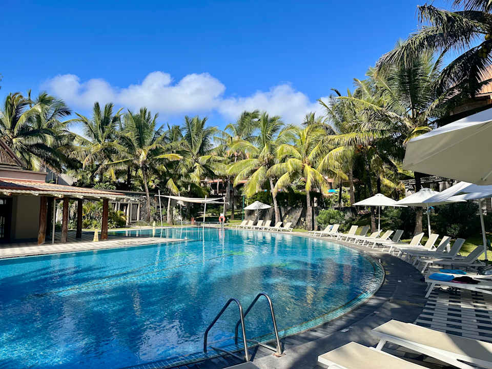 Pool Crystals Beach Resort Belle Mare, a member of Radisson Individuals