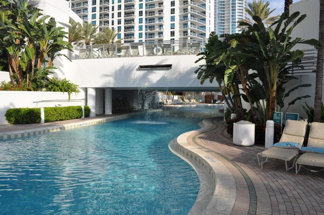 Poolanlage Diplomat Resort & Spa Hollywood, Curio Collection by Hilton