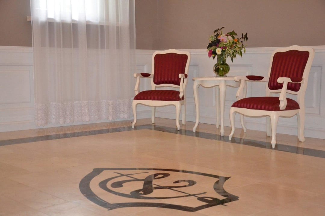 Dwór Hotel Dwór w Zabużu