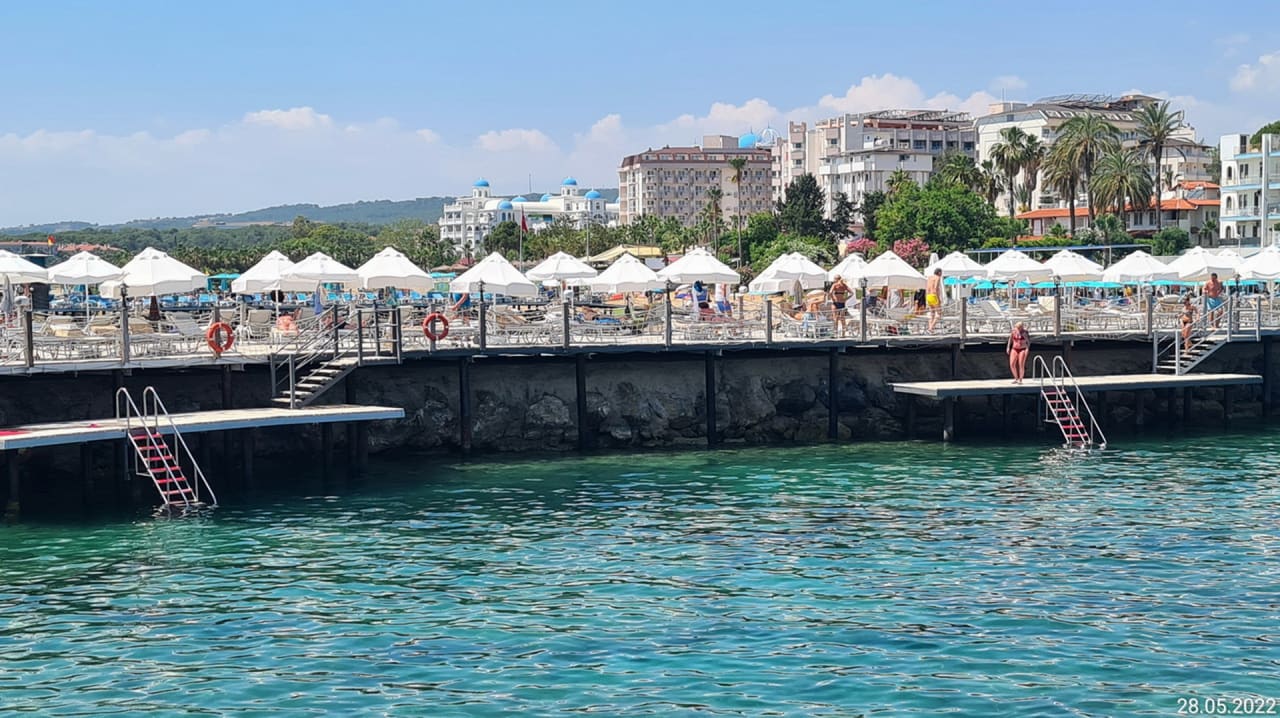 Strand Azura Deluxe Resort & Spa Hotel