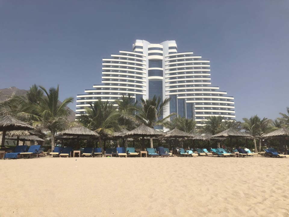 Außenansicht Hotel Le Meridien Al Aqah Beach Resort