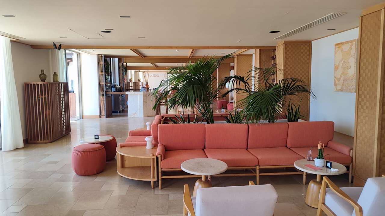 Lobby The Royal Senses Resort, Curio Collection by Hilton
