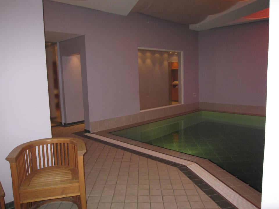 Hotelpool ambassador hotel & spa