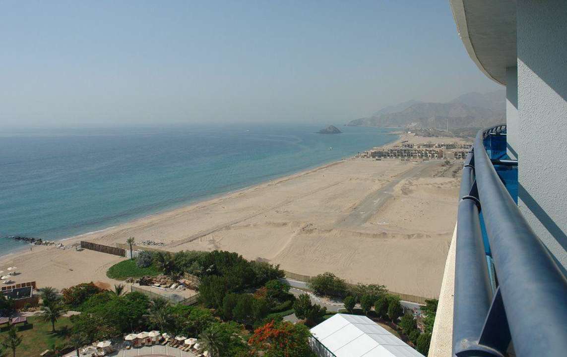 Blick vom Balkon Hotel Le Meridien Al Aqah Beach Resort