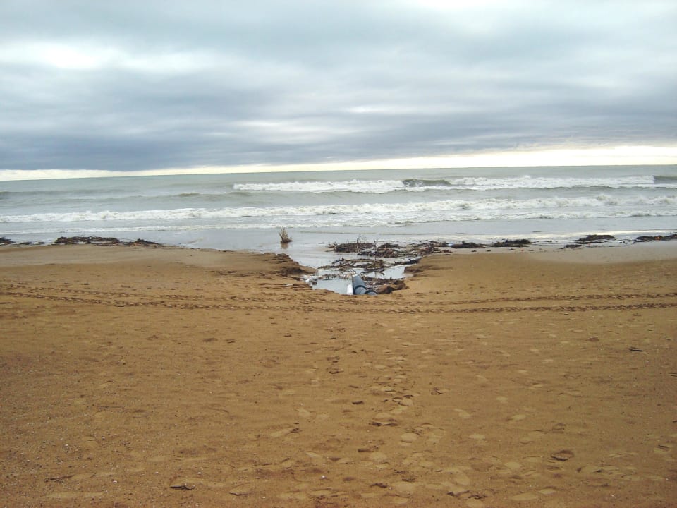 Strandbild nach Sturm Trendy Aspendos Beach Hotel