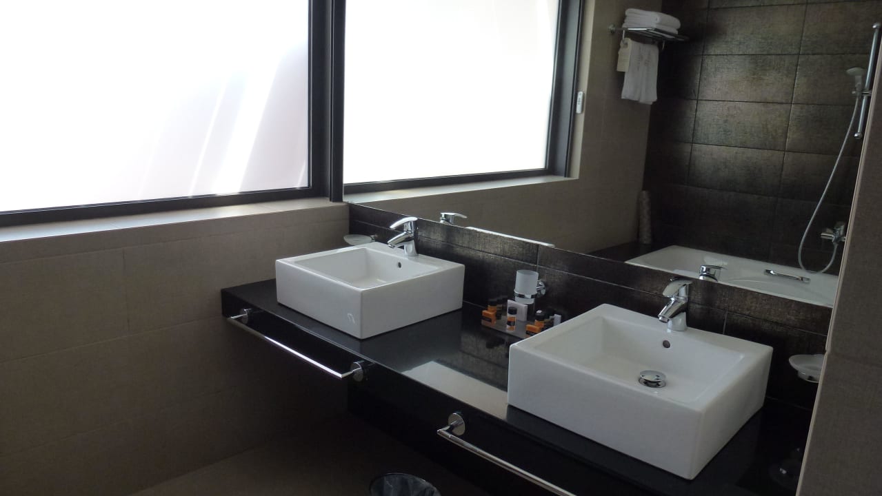 Ванная комната на 1-м этаже Suite Maisonette Apollonion Asterias Resort & Spa