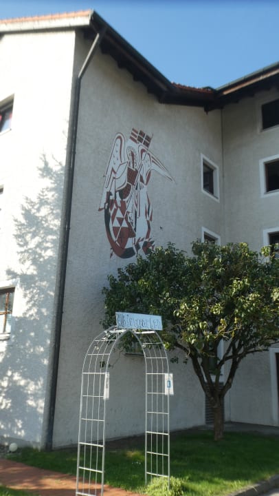 Außenansicht Hotel am Regenbogen