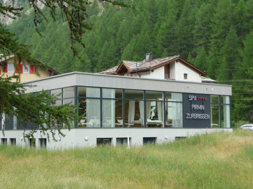Wellness-Bereich von Aussen Wellness Spa Pirmin Zurbriggen