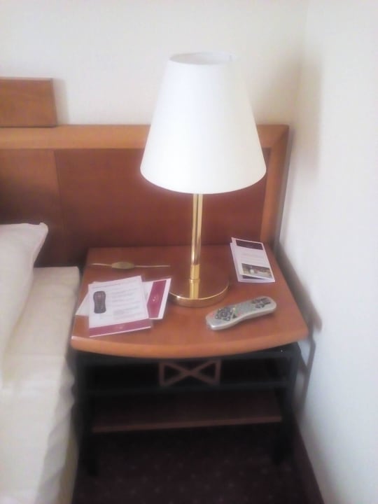 Nachttisch ohne Steckdose Park Hotel Ahrensburg