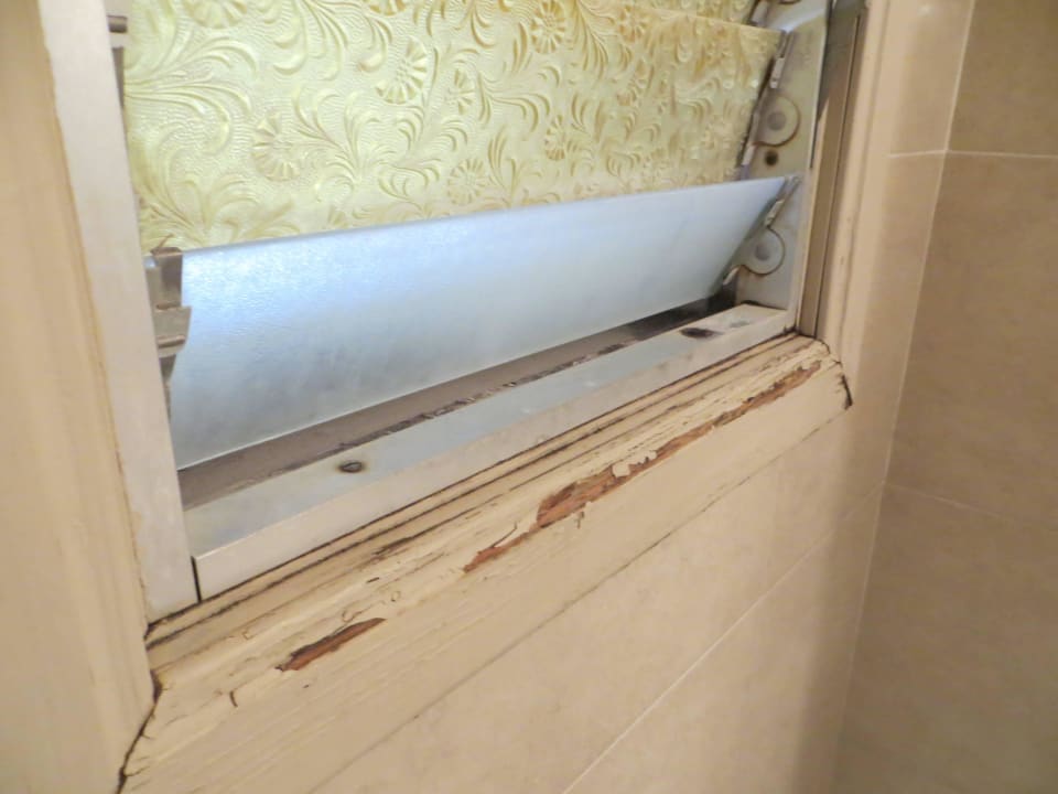 Fenster an der Dusche Aparthotel Playa Dorada