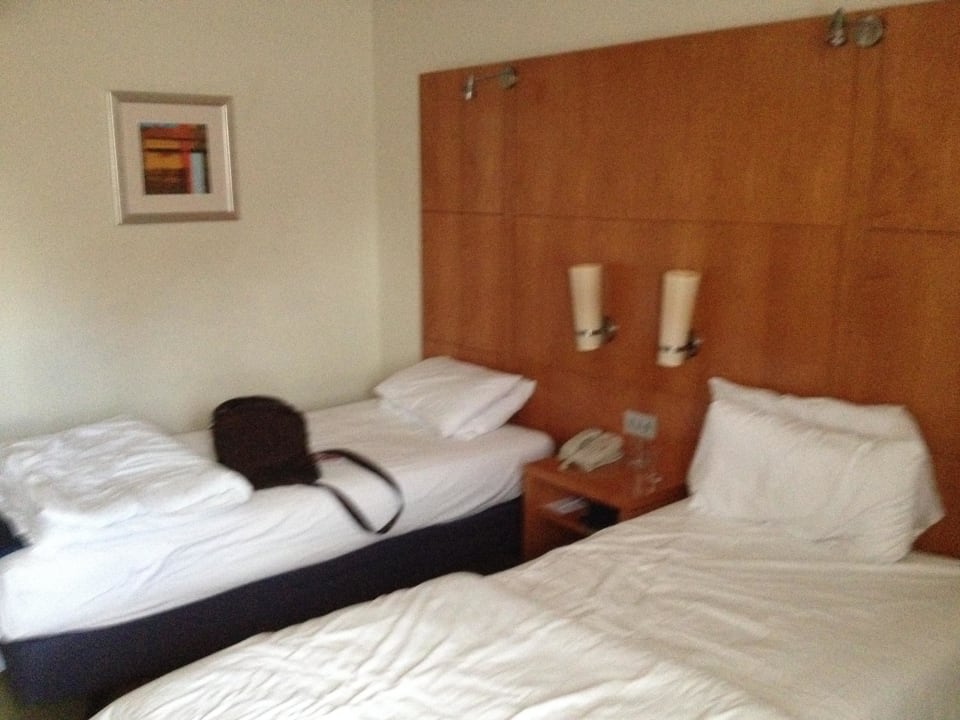 Single beds Hotel Holiday Inn Basingstoke