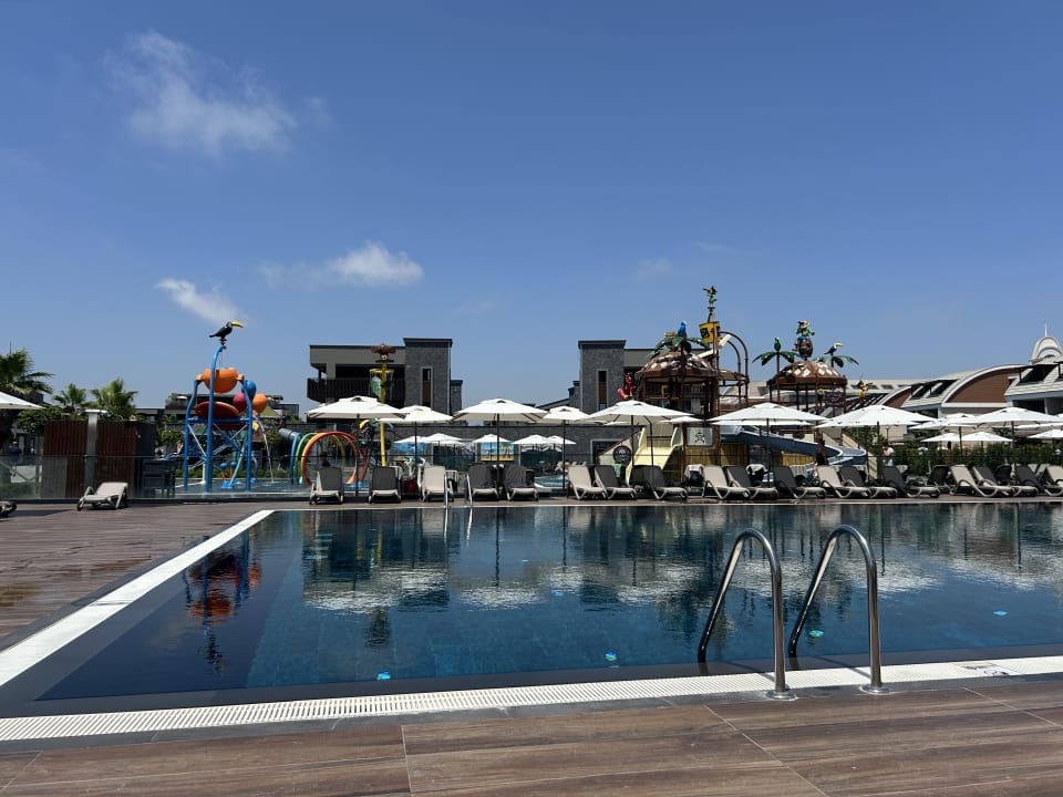 Pool Jacaranda Luxury Resort