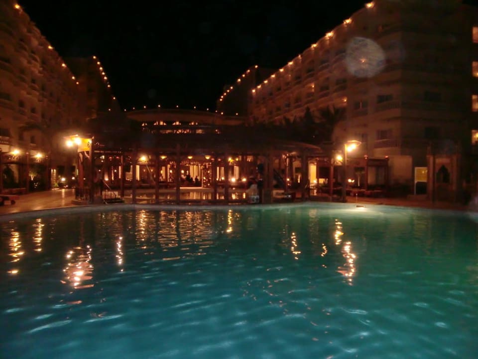Bei Nacht Riviera Aqua Park Resort