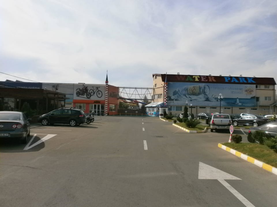 Der Wasser Park links vom Hotel RIN Airport Hotel