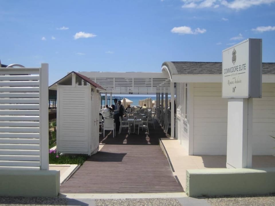 Strandbar mit lecker Essen Commodore Elite Suites & Spa - Adults only