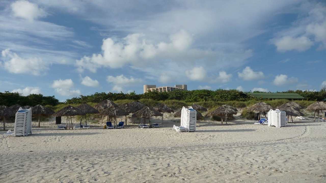 Strand, Hotel im Hintergrund Blau varadero - Adults only