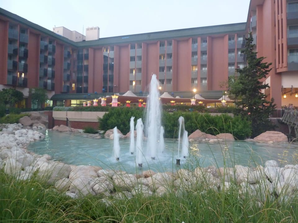 Фонтан перед отелем AQI Pegasos Resort